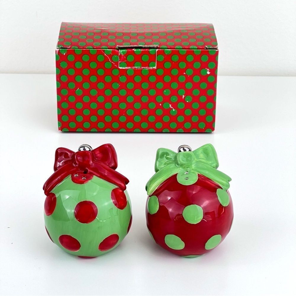 Burtone BURTO Christmas Ornament Shaped Red And Green Salt And Pepper Shakers